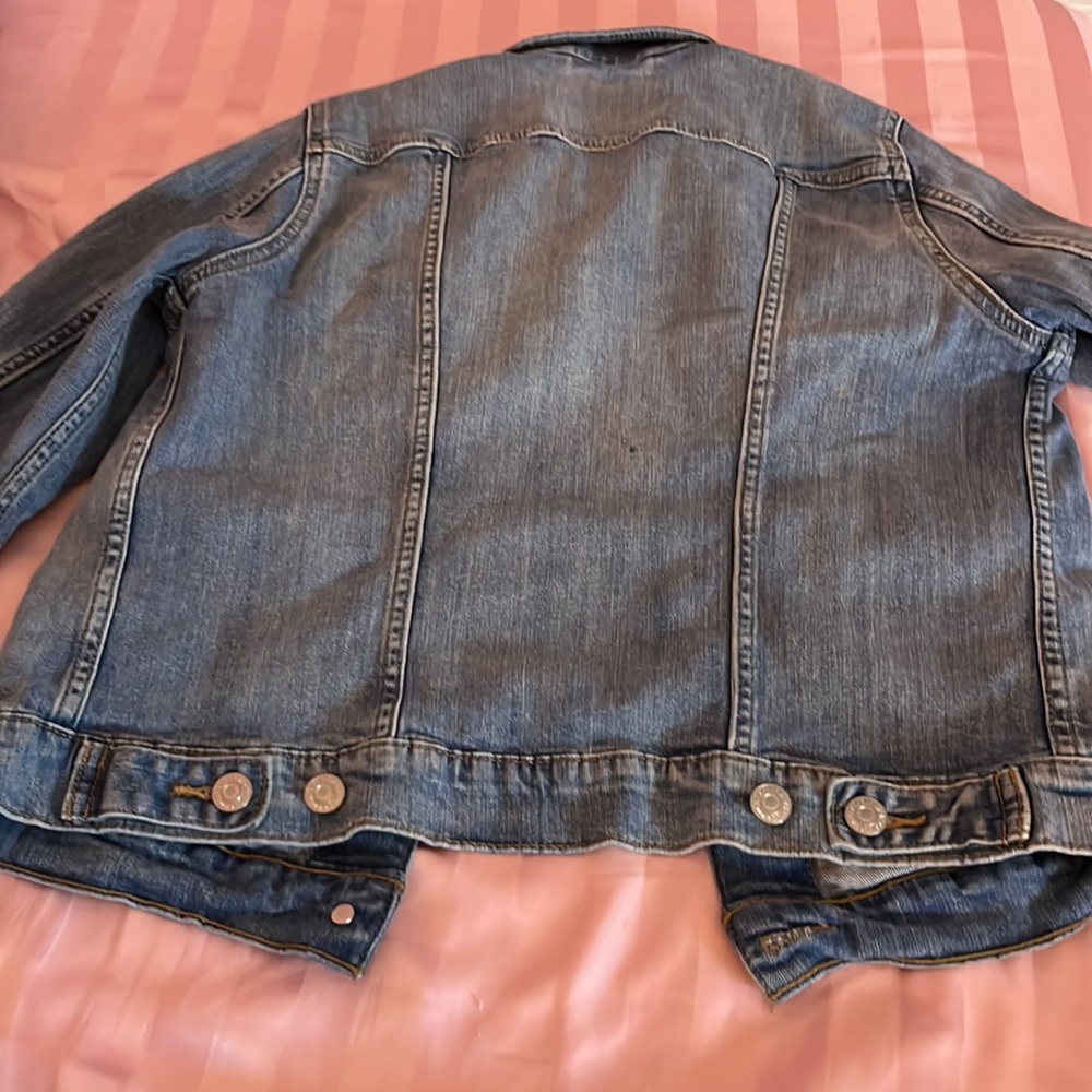 Sold! 💙👖Levi’s | Gorgeous jean jacket!🧥💙 - Picture 3 of 9
